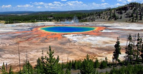 Let's travel the world!: Geysers & Hot Springs of Yellowstone National Park!