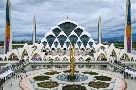 Memukau! Masjid Raya Al Jabbar Ternyata Membawa Identitas Tatar Sunda ...