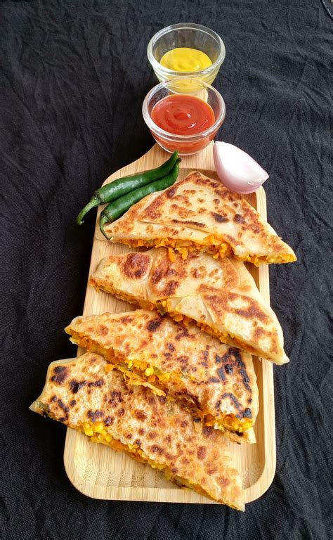 Mughlai Paratha | Moglai Porotha | Mughlai paratha, Indian food recipes ...