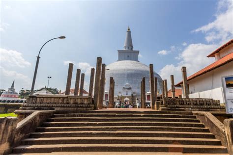 Ruwanweli Maha Seya - The Amazing Stupa In Sri Lanka