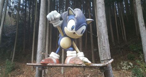 A Sonic Statue In The Middle Of Nowhere Has Been Restored And No One Knows Why