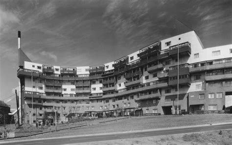 Byker Wall, Byker housing redevelopment, Newcastle-upon-Tyne: the balcony side | RIBA pix