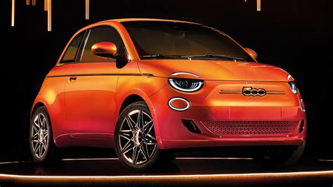 2024 FIAT 500e Photos and Videos - MotorTrend