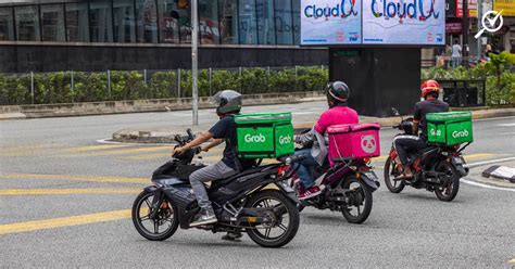 How Much Can A GrabFood Or Foodpanda Rider Make In Malaysia?