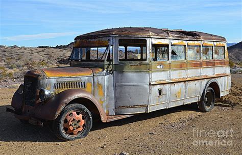 Old General Motors Tour Bus Photograph by Tru Waters - Pixels