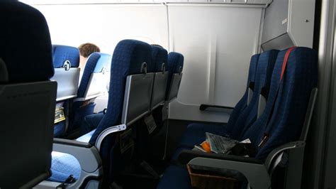 PSA: There's A Secret Button To Raise The Armrest Of An Aisle Seat On An Aeroplane | Lifehacker ...