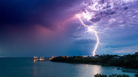 Weather NT: Spectacular lightning storm lights up the Darwin skies, as 2600 strikes hit the city ...