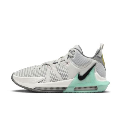 LeBron Witness 7 EP Basketball Shoes. Nike SG