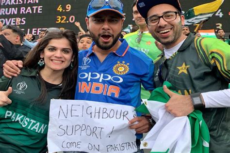 Indian fan supporting 'neighbour' Pakistan wins hearts - The Statesman