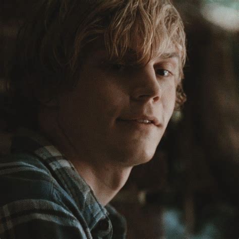 Pin by s 🧸 on evn ptrs (*꒦ິ꒳꒦ີ) | Evan peters, Tate langdon, American horror story seasons