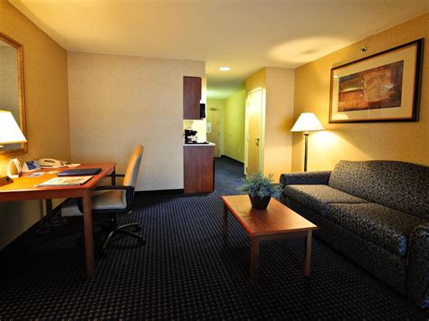 Holiday Inn Express Syracuse Airport Guest Room & Suite Options