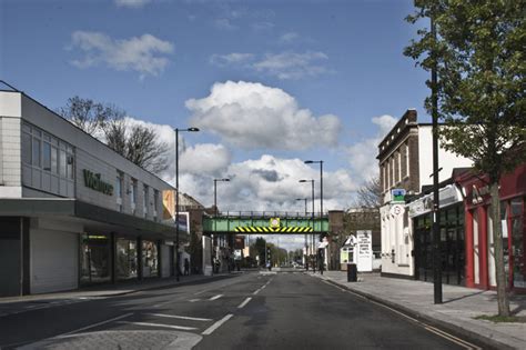 Coulsdon High Street © Kurseong Carl cc-by-sa/2.0 :: Geograph Britain and Ireland