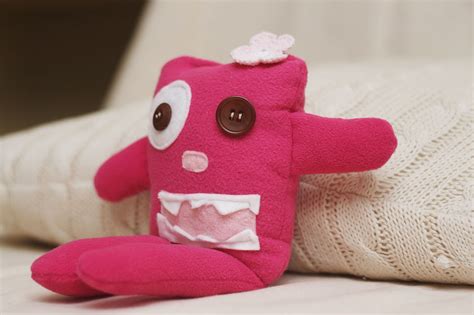 Just ME: diy monster stuffie