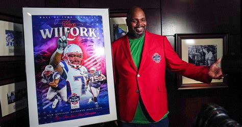 Vince Wilfork looks great in his Patriots Hall of Fame jacket - Pedfire