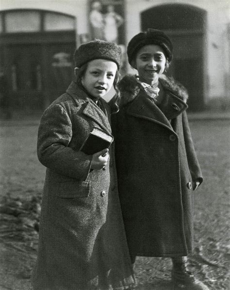 20 Fascinating Black and White Photographs Captured Jewish Children's Life of Eastern Europe in ...