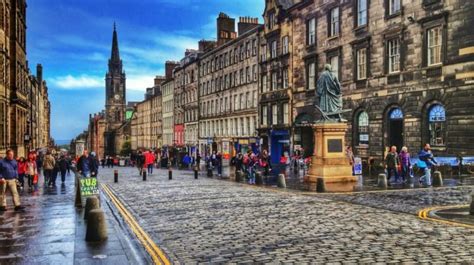 Royal Mile, Edinburgh, Scotland - Traveldigg.com