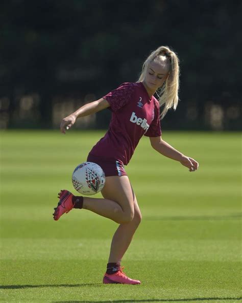 Alisha Lehmann en Instagram: “@westhamwomen” | Girls soccer, Soccer ...