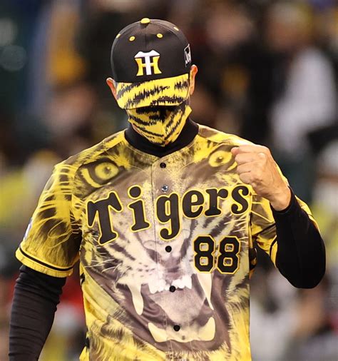 Hanshin Tigers' uniform last night : r/NPB