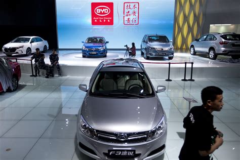 BYD Yuan EV Photos and Specs. Photo: BYD Yuan EV hd specifications and 17 perfect photos of BYD ...