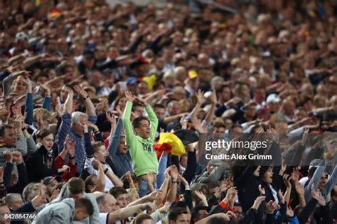 La Ola Wave Photos and Premium High Res Pictures - Getty Images