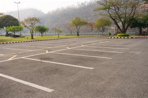 Premium Photo | Empty parking lot parking lane outdoor in the park.