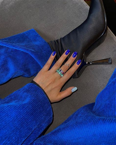 𝗦𝗠𝗠•𝗣𝗛𝗢𝗧𝗢𝗚𝗥𝗔𝗣𝗛𝗘𝗥•𝗠𝗨𝗔𝗛 on Instagram: “@nabi_brand 💎 Ногти неизменно @gladkih.nails” | Olive nails ...