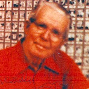 Chester Gould - Trivia, Family, Bio | Famous Birthdays