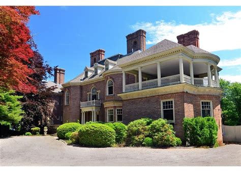 6 Gilded Age masterpieces by McKim Mead & White for sale right now | Beach cottage decor, Beach ...