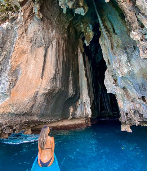 El Nido - Cathedral Cave > Cathy and Brea On The Go