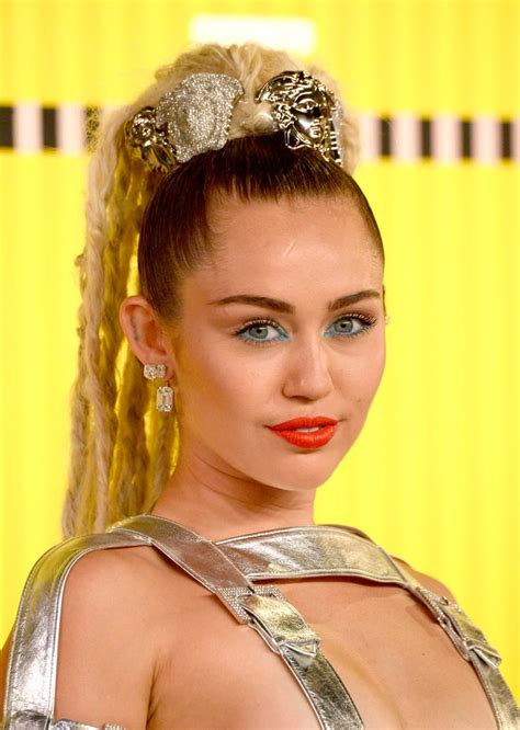 Miley Cyrus | MTV VMAs Hair and Makeup 2015 | POPSUGAR Beauty Photo 1