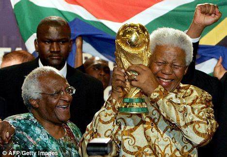 WORLD CUP 2010: Nelson Mandela reunited with trophy as fever mounts in South Africa | Daily Mail ...