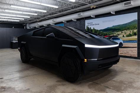 Black Tesla Cybertruck Vinyl Wraps: Matte vs Satin vs Glossy Black