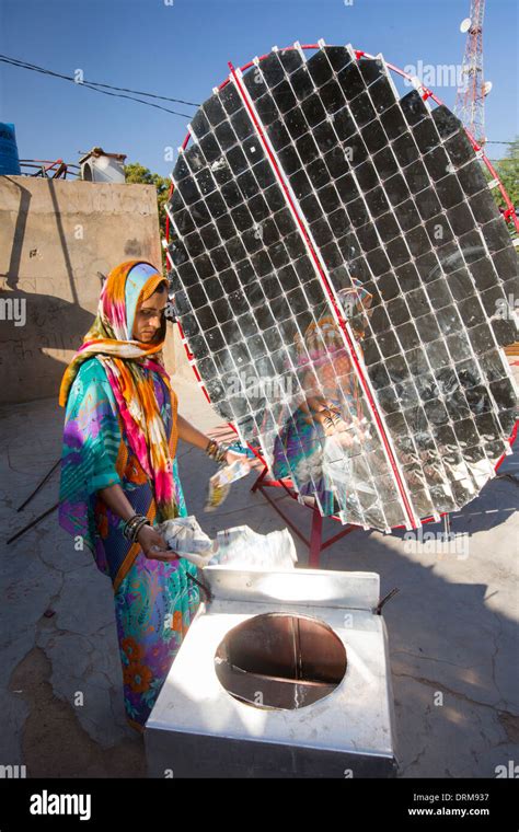 Women constructing solar cookers at the Barefoot College in Tilonia ...