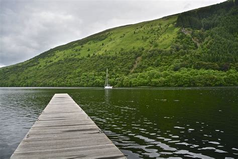 Scottish landscape [EXPLORE] | A loch, a sailboat and a moun… | Flickr