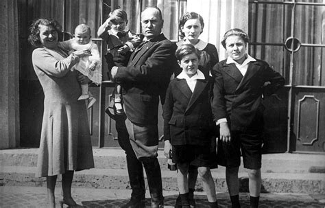 Benito Mussolini with his family, 1930 [1000 x 641]