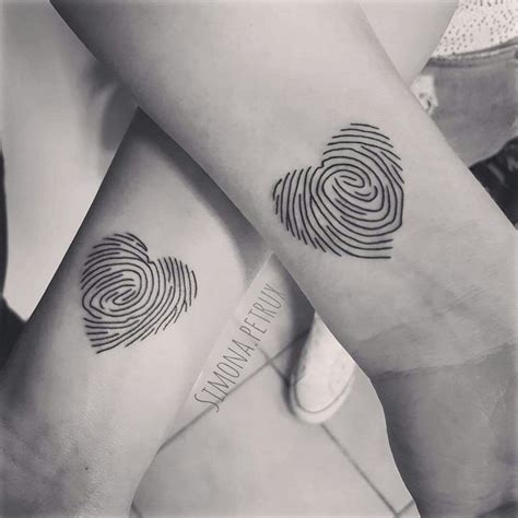 Corazon Huella Digital Tatuaje Brazo | Tatuajes de parejas, Diseños de ...