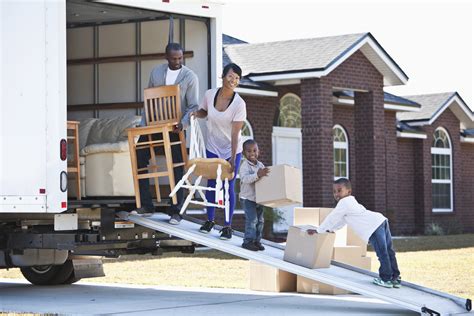 How to Load a Moving Truck (And 7 Items You Should Leave Out ...