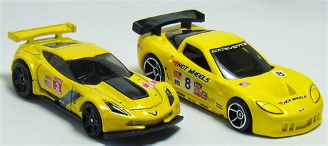 Two Lane Desktop: Hot Wheels Corvette C6.R and C7.R