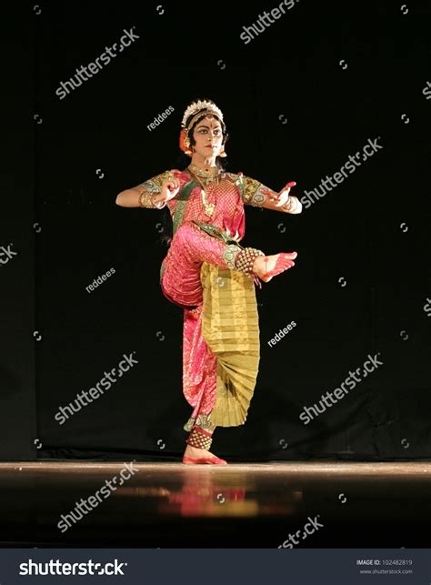 Hyderabad,Ap,India-May 09:Indian Male Dancer Haleem Khan Performs Kathak Dance In Female ...