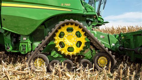 Introducing the S-Series of John Deere Combine Harvesting Corn | Estes Performance Concaves