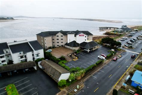 Siletz Bay Beachfront Hotel by OYO Lincoln City in Lincoln City OR| Book beachfront hotels in ...