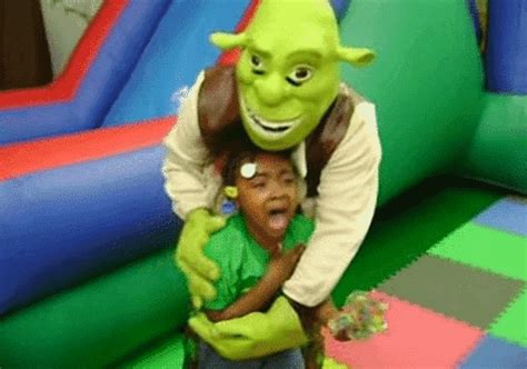 Shrek In The Streets GIFs - Find & Share on GIPHY