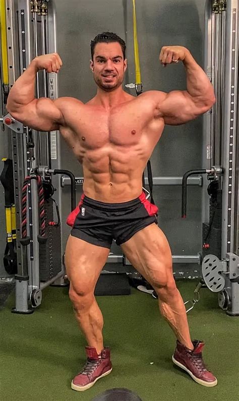 Bodybuilding poses : Rules and Posing classic physical