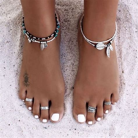 25 Pairs Of Toe Rings That Feel Effortlessly Chic