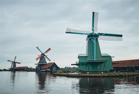 Kincir Angin Belanda Foto Stok - Unduh Gambar Sekarang - Air, Alam, Amsterdam - iStock