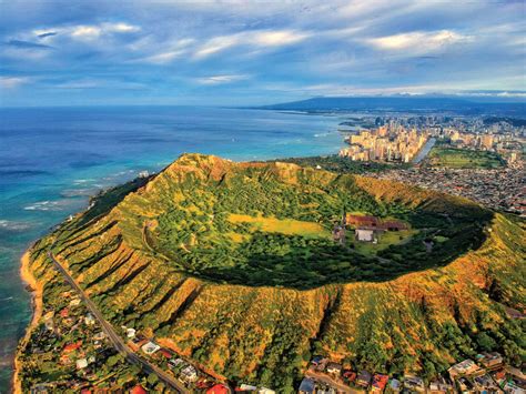 Waikiki Beach Is a Great Girls' Foodie Trip | Houstonia Magazine