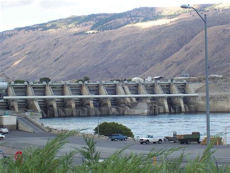 Rocky Reach Hydroelectric Dam Visitor Center and Fish Ladder