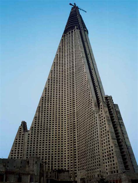 Ryugyong Hotel: the history of the hotel located in North Korea - Domus