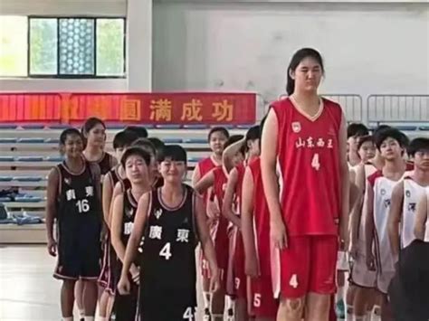 7ft 4in Tall Chinese Girl Sends Social Media Wild With Her Basketball Skills At Just 14