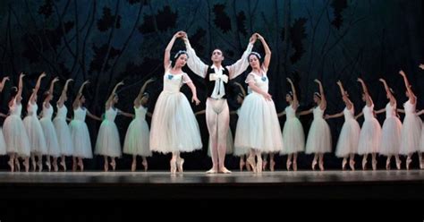 El Ballet Nacional de Cuba le dedica función a Fidel | La República EC